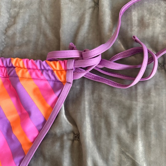 ASOS brand bikini bottoms - Picture 3 of 4